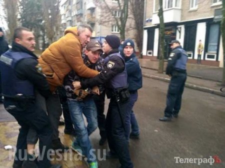 Боевики «Нацкорпуса» напали на полицейских в Кременчуге (ФОТО, ВИДЕО 18+)