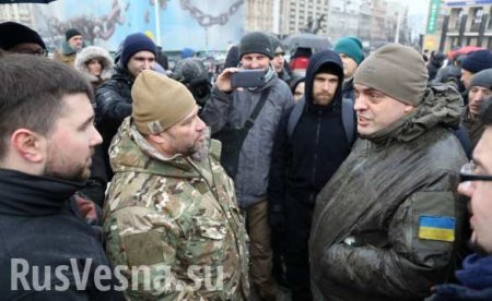 Попили кофе: на Майдане напали на советника Порошенко (ФОТО)