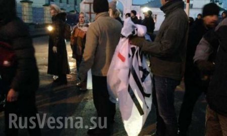 Нацисты заблокировали Киево-Печерскую Лавру (+ФОТО, ВИДЕО)