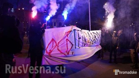 Нацисты заблокировали Киево-Печерскую Лавру (+ФОТО, ВИДЕО)