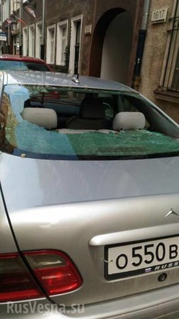 Автомобиль россиянки забросали камнями в Польше (ФОТО)
