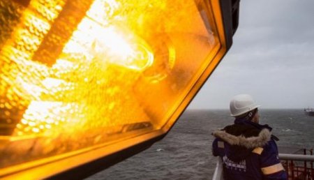 Пожар на море: гигантское пятно горящей нефти сняли на видео