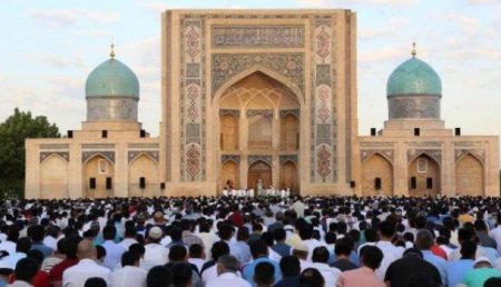 В Узбекистане имамов обязали продавать подписку на нерентабельные газеты