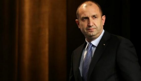 Хакеры разместили в Facebook президента Болгарии статью о турецких кредитах