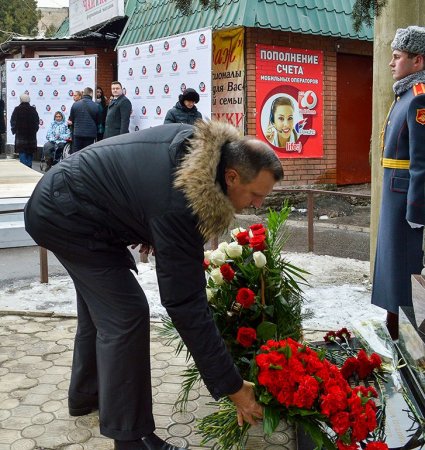В ДНР вспоминают жертв обстрела остановки на Боссе (ФОТО, ВИДЕО)
