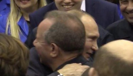 Путин предложил расцеловать рабочего в Уфе