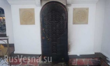 В Киеве ночью пытались поджечь Десятинный монастырь (ФОТО)