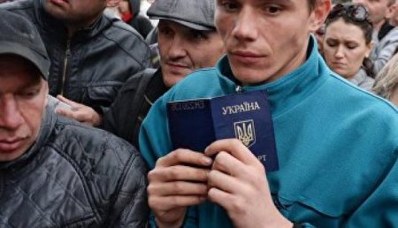 Опрос: Более 60 процентов украинцев не против заработков в России