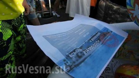 Чемодан, вокзал, Мальдивы: голые женщины пришли к администрации Порошенко (ФОТО, ВИДЕО)