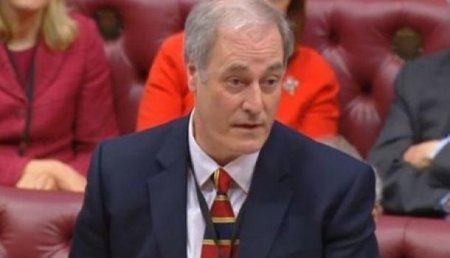 Настоящий джентльмен: член британской палаты лордов подал в отставку из-за минутного опоздания