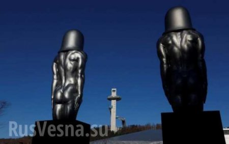 Иностранцев шокировали голые статуи в столице Олимпиады (ФОТО 18+)