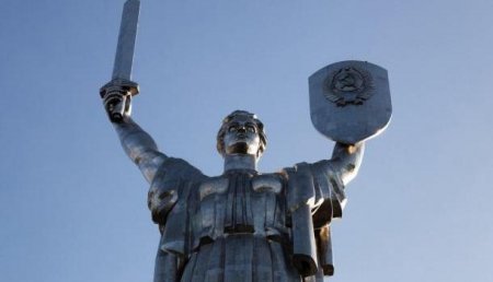 В Киеве с монумента «Родина-мать» срежут герб СССР