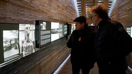 Концлагерь для правды: руководство Латвии открыло «толерантный» мемориал лагеря Саласпилс