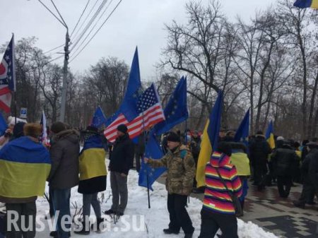 «Авакова, собаку, повесить на гилляку!» — по Киеву идут колонны протестующих (ВИДЕО)