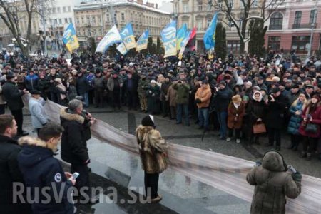 Львов и Харьков открыли второй фронт против Порошенко: массовые акции протеста прошли на Западе и Востоке Украины (ФОТОРЕПОРТАЖ)