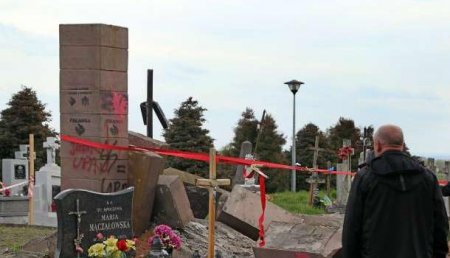 В Киеве потребовали восстановить разрушенные в Польше украинские памятники