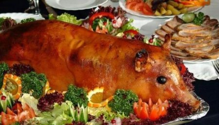 Кулинарные рецепты по-новому: В центре Запорожья нашли голову свиньи с гранатой в пасти