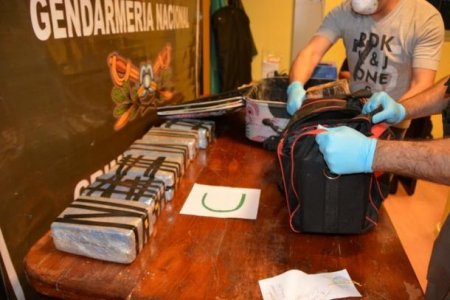 В диппочте российского посольства в Аргентине перехватили 400 кило кокаина