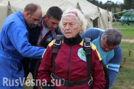 96-летняя ветеран войны совершила полет в аэротрубе (ВИДЕО)