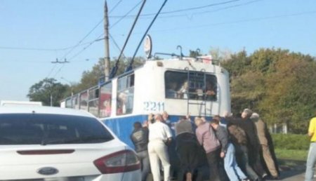 На Украине хотят вернуть Крым с помощью троллейбусного маршрута «Геническ — Керчь» (ВИДЕО)