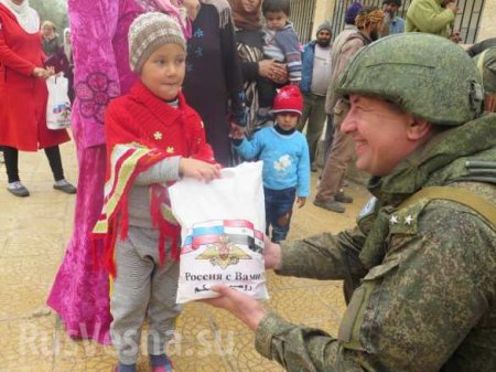 Российские военные прибыли в город сдавшихся боевиков (ФОТО)