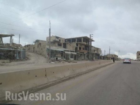 Российские военные прибыли в город сдавшихся боевиков (ФОТО)