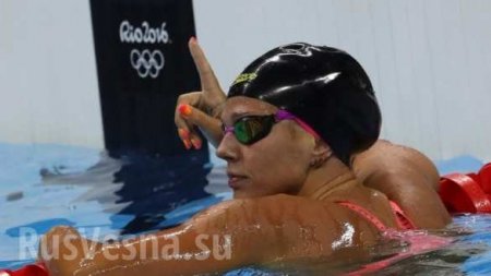 Российскую чемпионку по плаванию задержали в США