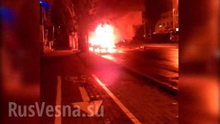 СРОЧНО: В центре Донецка взорвался автомобиль, есть жертвы (+ФОТО)