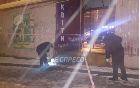 В Киеве мужчина бросил гранату в полицейских