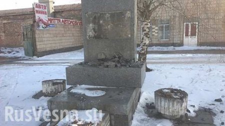 Под Житомиром разрушили памятник генералу Ватутину (ФОТО)