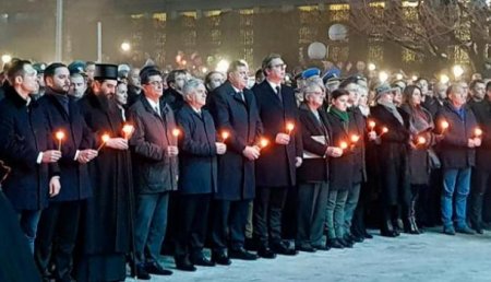 Тысячи сербов вышли почтить память жертв бомбардировок НАТО