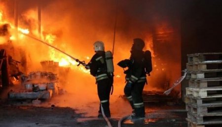 Спасателям удалось полностью потушить пожар в ТЦ в Кемерово