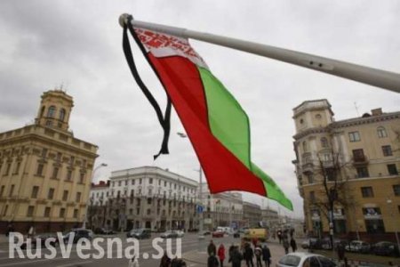 В знак солидарности: в Белоруссии приспущены флаги и отменены развлекательные ТВ-программы (ФОТО)