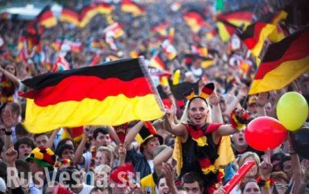 Немецким футбольным фанатам запретили проносить на матч антироссийский плакат