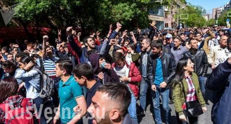 Протесты в Армении: оппозиция блокирует улицы и метро (ФОТО, ВИДЕО)