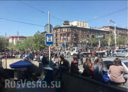 Протесты в Армении: оппозиция блокирует улицы и метро (ФОТО, ВИДЕО)