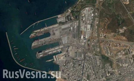 Секретный военный груз РФ прибыл в Сирию: Корабль-гигант разгрузился под дымовой завесой (ФОТО)