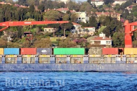 Секретный военный груз РФ прибыл в Сирию: Корабль-гигант разгрузился под дымовой завесой (ФОТО)