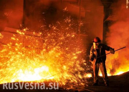Украина: при попытке запустить доменную печь вылились десятки тонн раскалённого чугуна