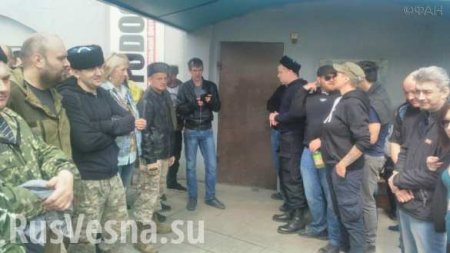 Потасовка в Москве: Добровольцы Донбасса и казаки столкнулись с проукраинскими нацистами (ФОТО, ВИДЕО)