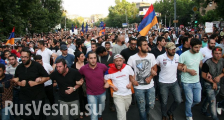 Протесты в Ереване: перекрыты все центральные улицы (ВИДЕО)