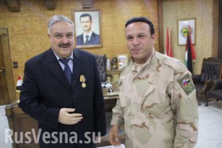 Он помог избежать большого кровопролития: Российские военные наградили сирийца Иззата Башури (ФОТО)