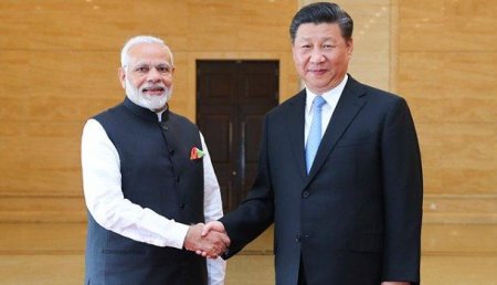 Руководители Китая и Индии провели неформальную встречу