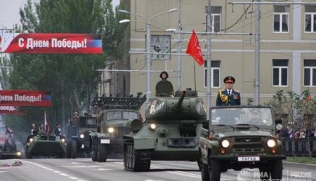 В Донецке начался парад в честь Дня Победы