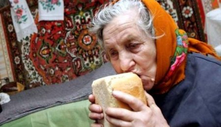 Почти половину своей заработной платы украинцы тратят на еду