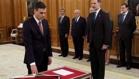 Новый премьер-министр Испании попросил убрать Библию и крест во время присяги