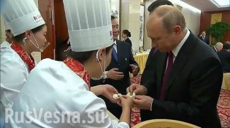 Появились кадры, как Путин лепил пельмени и пёк блины для лидера Китая (ФОТО, ВИДЕО)