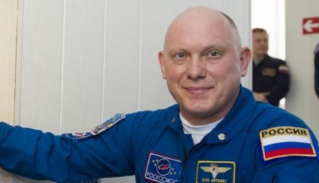Российский космонавт поздравил с МКС сограждан с Днём России