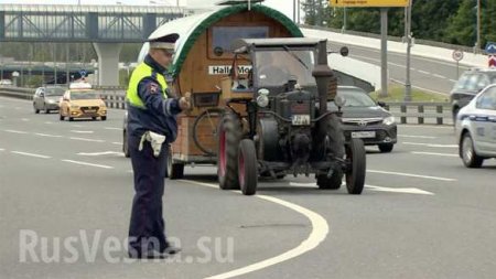 Немецкий пенсионер приехал на ЧМ-2018 в Россию на тракторе (ФОТО, ВИДЕО)