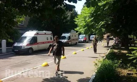 Колонна «скорых»: в Киев доставили раненых карателей (ФОТО 18+)
